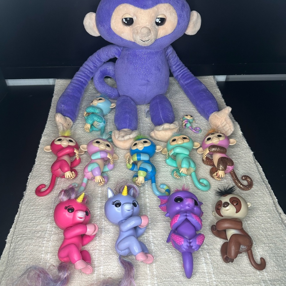 Fingerlings Interactive Monkey and Friends Toy Set AS IS